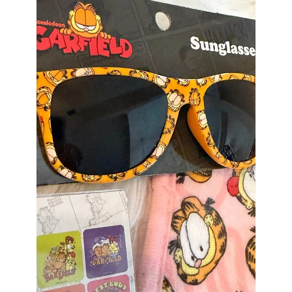 Garfield Nickelodeon Bundle Sunglasses Towel Tub Treads Lip Balm Set New
